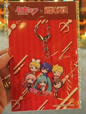 Hatsune Miku x Round1 Chibi Keychain - Red Background